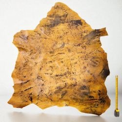 Grande peau entière de Mouton Basane Jaune patiné main
