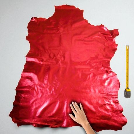 Peau entière de Chèvre Rouge cuir finition métallisée